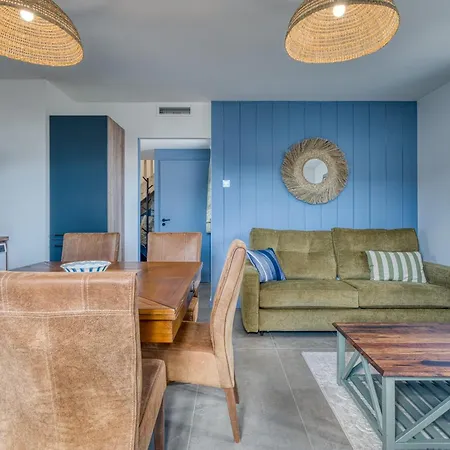 Bains De House & Jacuzzi Steps From The Walk To Town Sleeps 6 * サン・ジル・クロワ・ド・ヴィ