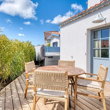 ヴィラ Bains De House & Jacuzzi Steps From The Walk To Town Sleeps 6