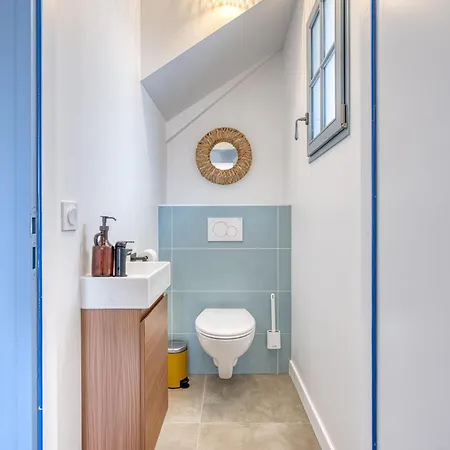 Bains De House & Jacuzzi Steps From The Walk To Town Sleeps 6 ヴィラ