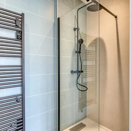 Bains De House & Jacuzzi Steps From The Walk To Town Sleeps 6 ヴィラ *