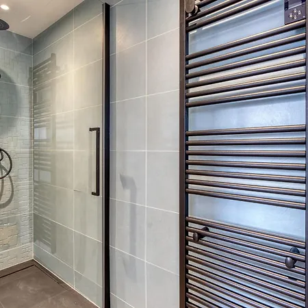 ヴィラ Bains De House & Jacuzzi Steps From The Walk To Town Sleeps 6 *