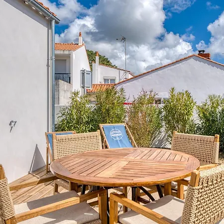 Bains De House & Jacuzzi Steps From The Walk To Town Sleeps 6 サン・ジル・クロワ・ド・ヴィ