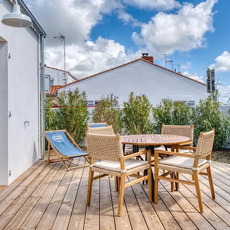 Bains De House & Jacuzzi Steps From The Walk To Town Sleeps 6 ヴィラ サン・ジル・クロワ・ド・ヴィ